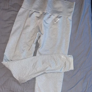 Gymshark Strl S Grey Marl - Säljer dessa fina helt oanvända tights i storlek S pga att jag inte passar i färgen. Aldrig använt, bara provat. 250kr inklusive frakt! 