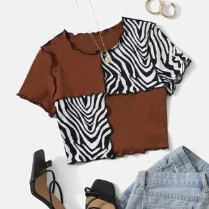 Brun zebra topp från shein - Utsåld på SHEIN,aldrig använd,inget fel på den jag gillar inte den bara