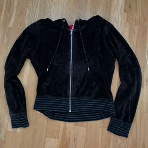 Kofta - Söt hoodie/kofta i sammet med snören. Står strl 40 men är mer som en XS/S