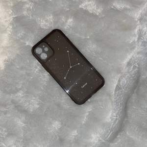 Säljer ett helt oanvänt mobilskal för iPhone 12, köpare står för fraktkostnad 💓