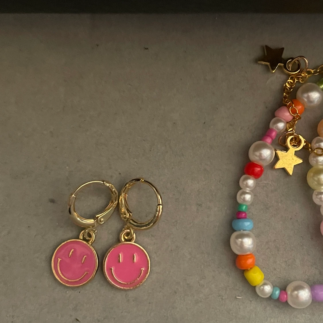 Smileyörhängen 💗