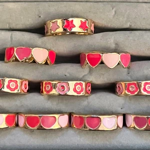 Guldringar ❤️ - Flertal guldringar med olika stilar. Går att köpa styckvis eller flera tillsammans. 39kr/st 💗 24kr för frakten 🤍