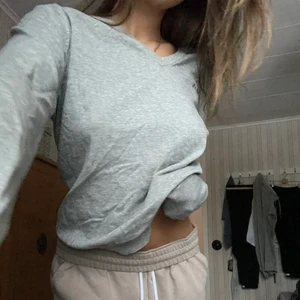 Tröja  - Snygg peak Performance tröja i nyskick