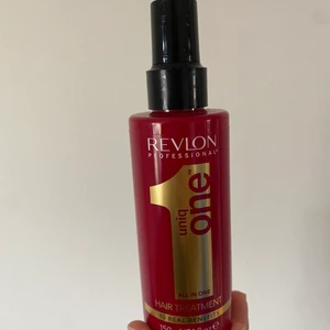 REVLON - Varsamt använd ; lite mer än hälften kvar. Fördelar med denna leave-in produkt visas på bild.3 #treatment