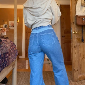 NAKD jeans - Snygga jeans med "kontrast" tyg från NAKD, super sköna och bra kvalitet!💖 Knappt använda