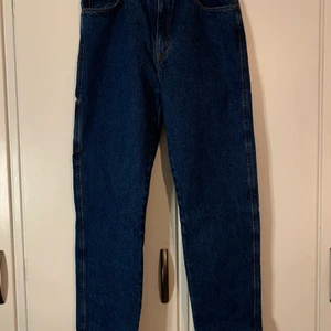 jeans  - ett par väldigt oversized jeans i bra sick tror dom är her modell i st M 👖