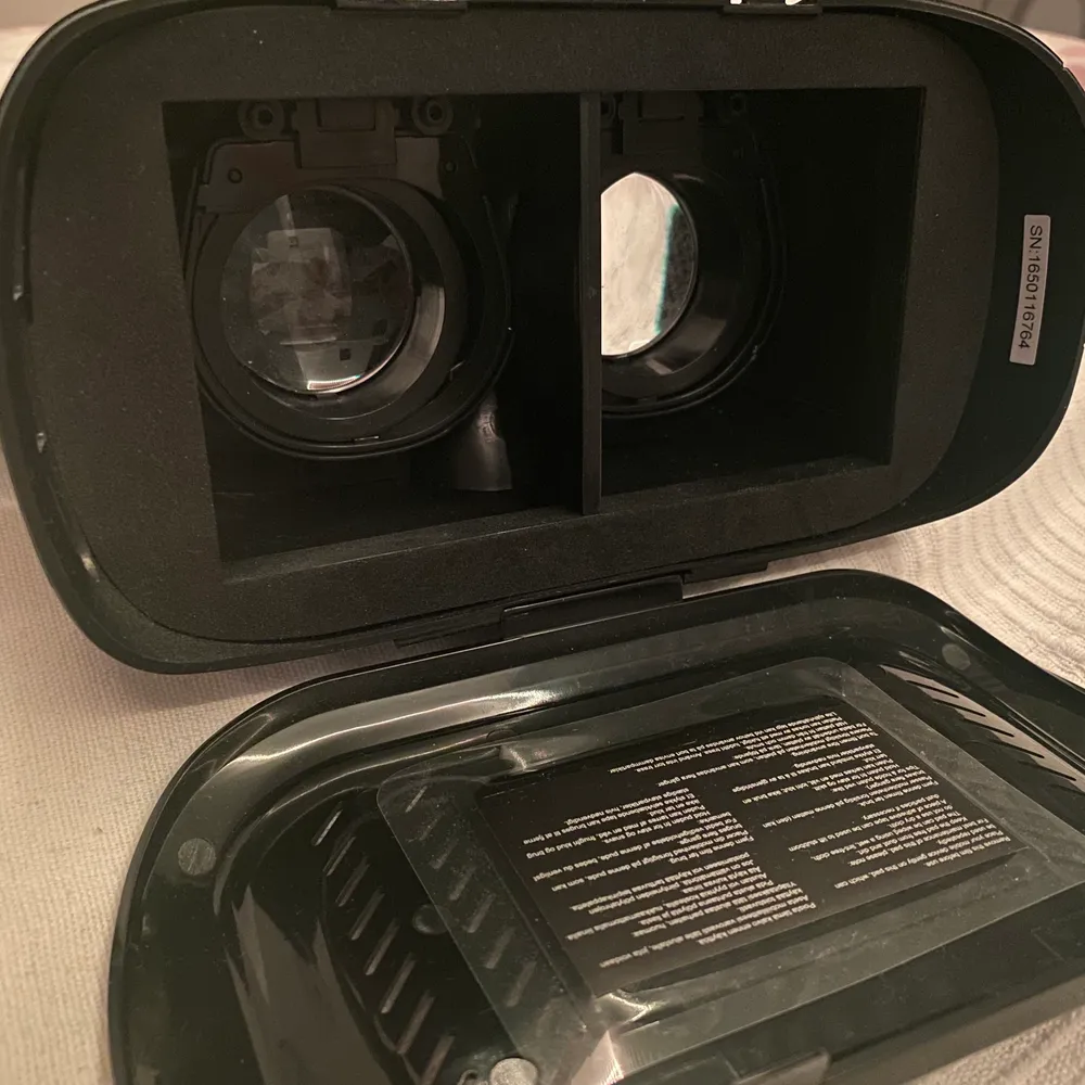 En begagnad VR för mobiltelefoner, 360, 3D filmer och spel . Övrigt.