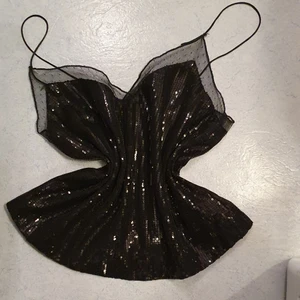 Super fin paljet topp - I mycket bra skick och passar xs_ s.passar jättebra till ny år