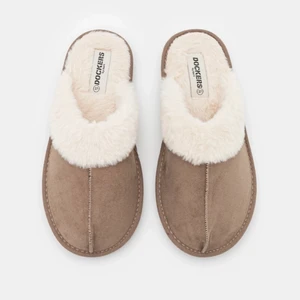 Tofflor från Dockers by Gerli - Fina tofflor i storlek 38 köpta från Zalando som en julklapp men var fel storlek och kan ej returneras💞🌟 Endast testade kommer med skokartong💞💞 Nypris 250 kr säljer för 200, pris kan diskuteras💕💞 Hör av er vid frågor 💓 