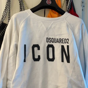 Dsquared2 sweatshirt  - Äkta dsquared2 tröja i storlek M,Skriv för mer info 🌸