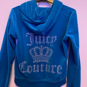 juicy couture  - säljer min juicy kofta ifrån ali express❤️ den är i storlek xl men passar M och S❤️ den är i nyskick