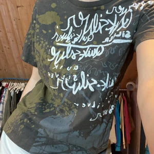 T-shirt med tryck  - Cool T-shirt med tryck!