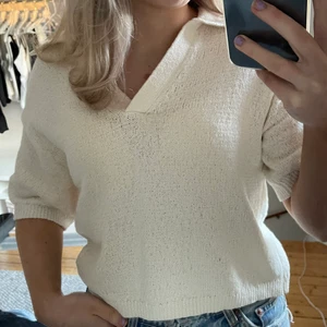 Stickad tröja  - Säljer super snygg stickad tröja i st S. Säljer för 150kr + frakt💞