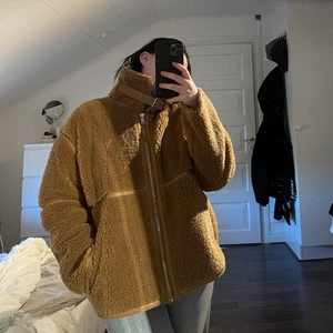 VINTERJACKA - fleece vinterjacka från zara. storlek M. 299 med spårbar frakt inkluderat.
