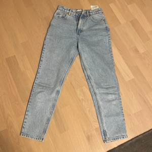 Jätte fina zara jeans strl 34, använda 2 ggr så i ny skick passar it mig längre därför säljer jag de, kom privat för mer info 