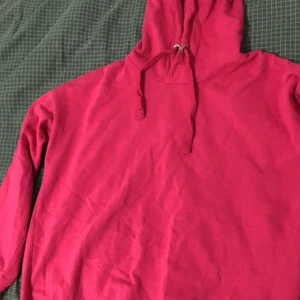 Hoodie - Jätte fin rosa hoodie. Mycket finare färg i verkligheten❤️