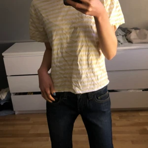 randig tshirt  - jättefin randig tshirt som inte kommer till användning längre❤️‍🔥frakt ingår inte❤️‍🔥