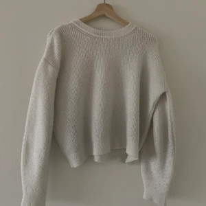 Vit stickad - Från chiquelle, sparsamt använd! Älskar materialet