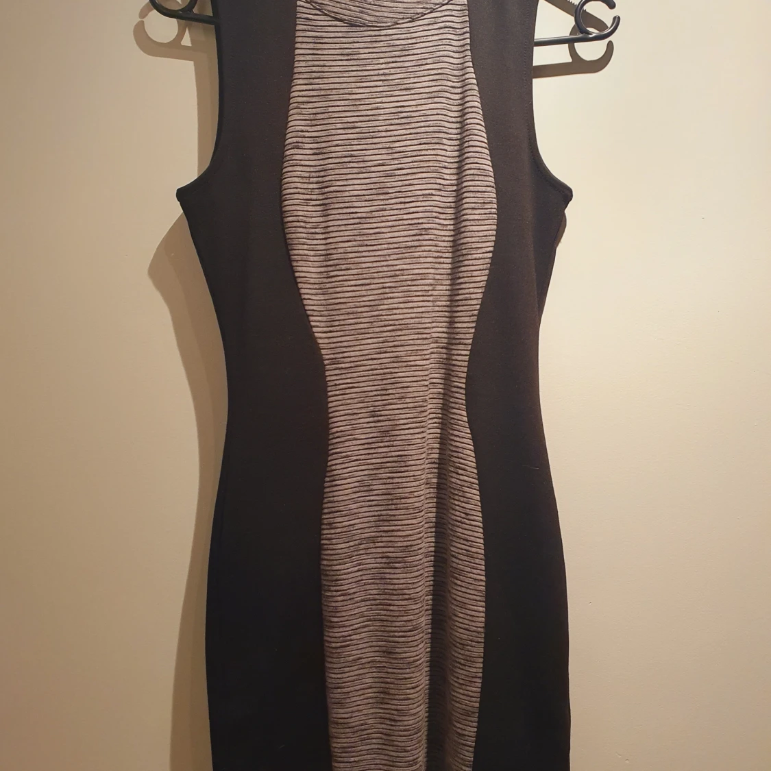 Klänning grå/svart stl m  - 90