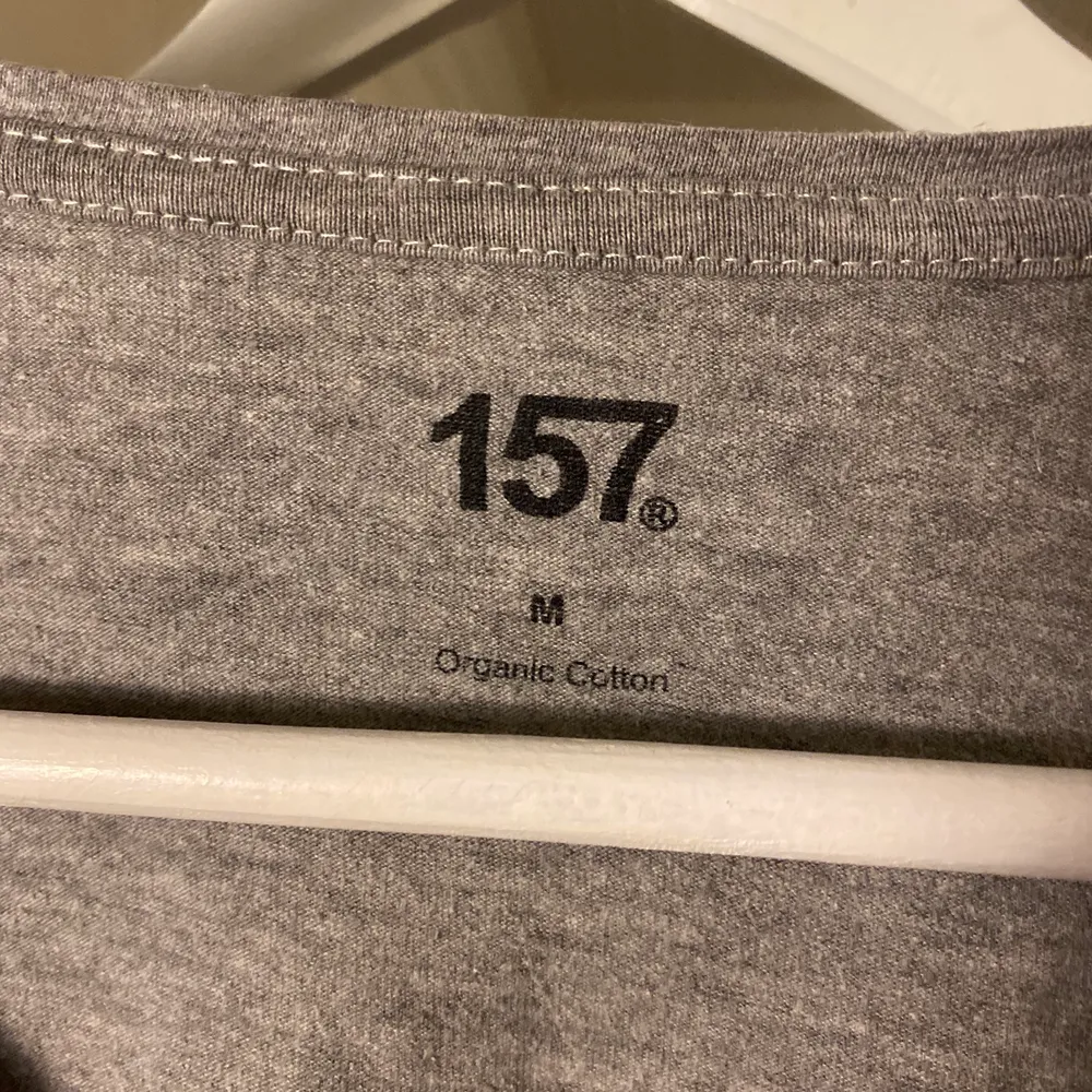 Grå långärmad tröja från lager 157 i storlek M, nästan helt  oanvänd! Frakt tillkommer🌙. Toppar.