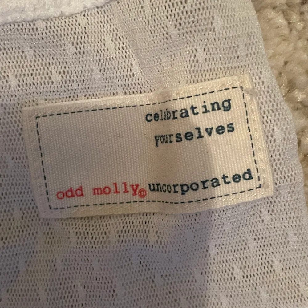 Säljer mitt sjukt fina odd molly linne då det inte kommer till användning!🌟. Toppar.