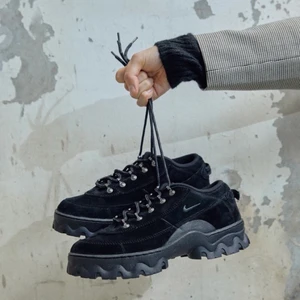 Nike skor - Asfeta skor från Nike i storlek 40,5. Helt oanvända då de var lite för stora för mig! 