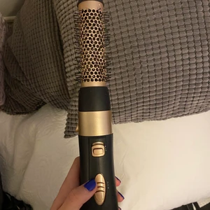 Värmelufts borste  - Säljer denna värmeluftsborste då jag precis fick en ny ❤️ säljer för 150 kr + frakt 