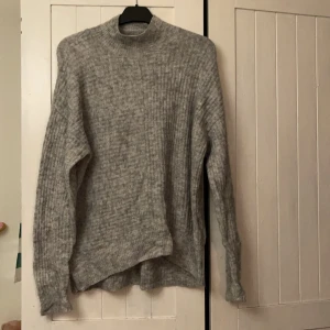 Tröja  - Polotröja från hm. Strl S. 40kr! 