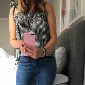 Rutigt linne - Populär futtigt linne från hm🥰 väldigt bra skick💖 säljer för 50kr storlek xs skicka för fler bilder