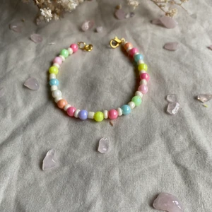 Armband  - Armband olika färger 💗💞❤️  frakten ligger på 14kr 