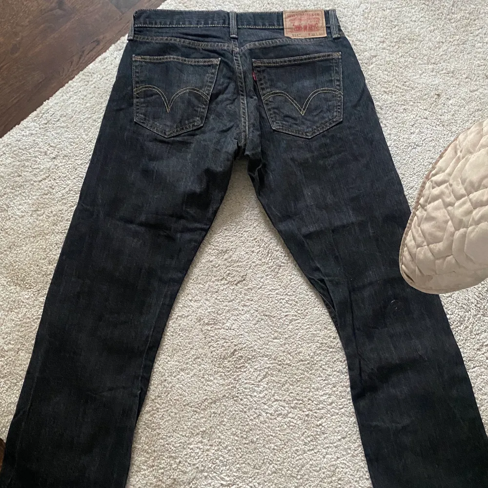 Så snygga brun/gråa vintage Levis jeans i modellen 514!! Sjukt snygga verkligen! Modellen 514 så dem är lågmidjade! W32 L30 men upplevs längre ! (Säljer fler Levis) buda från 400🤗🤗. Jeans & Byxor.