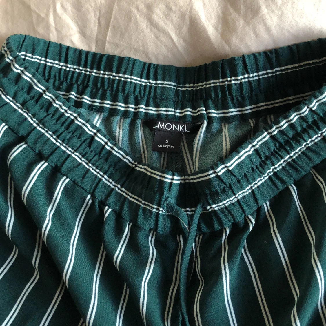 Randiga byxor Monki  - 91