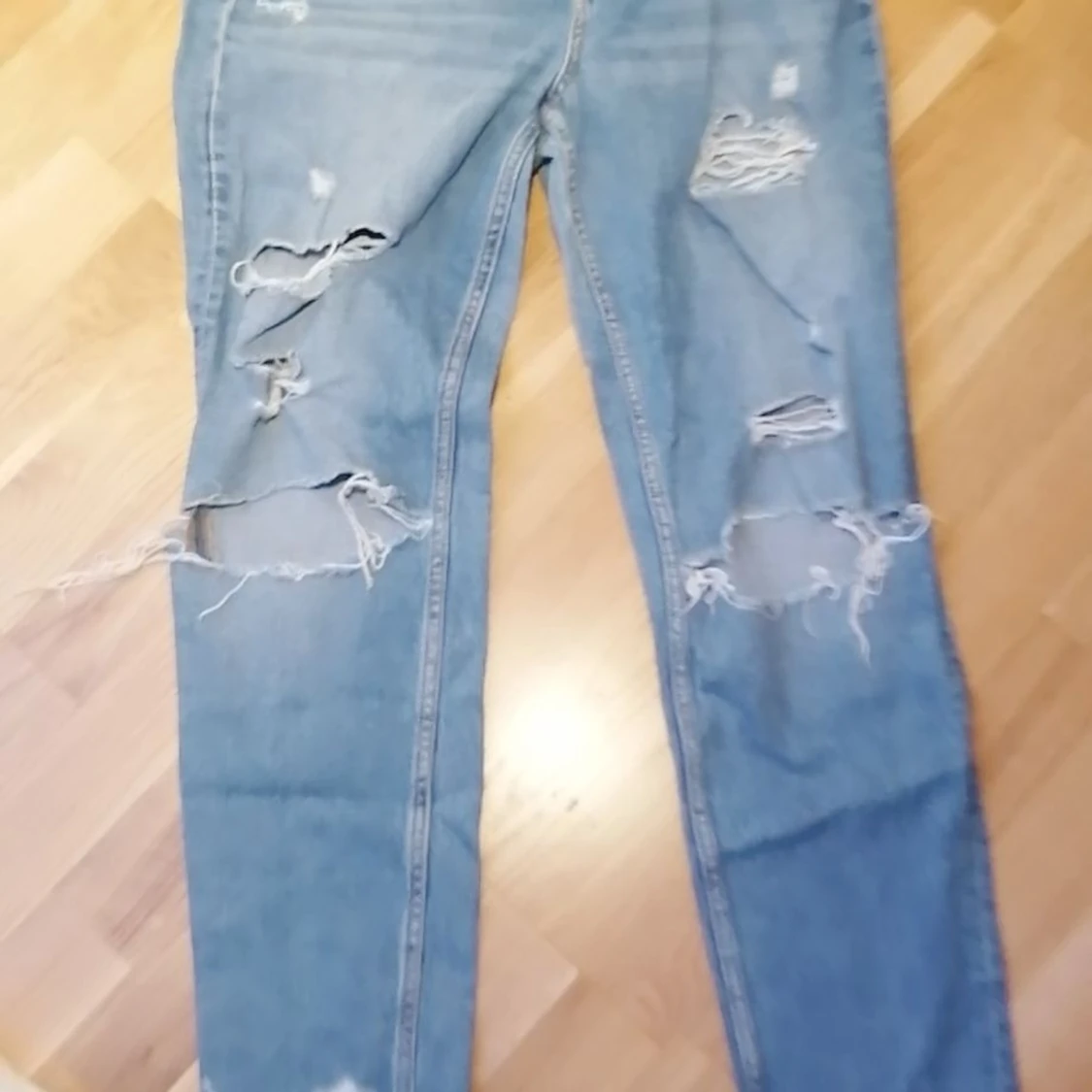 Mörkblå oanvända jeans.  - 90