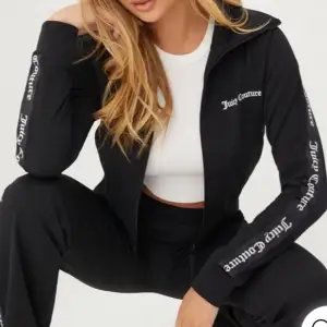 Säker min juicy couture kofta då den inte kommit till någon användning, köpte den bara för några veckor sen o har endast testat den. Nypris är 999kr och jag säljer den för 200kr. Storlek S