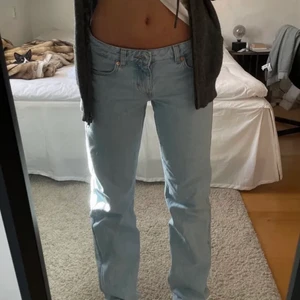 Arrow jeans  - Helt nya arrow jeans, endast testade! 26 x 30, blir skitsnyggt som lowwaist. Passar någon som är kring 160-170 cm lång! Lånad bild ❤️ BUDA BARA OM DU ÄR 100% SÄKER PÅ ATT KÖPA OM DU VINNER!
