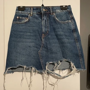 Jeanskjol - Jeanskjol från Gina Tricot, använd fåtal gånger, Stl. 36. Fraktkostnad tillkommer!