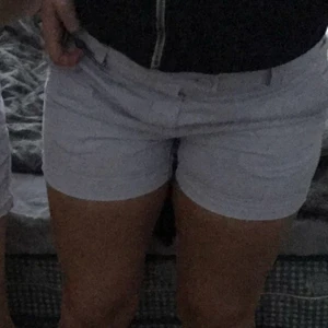 Rosa shorts i str38 - Ljusrosa shorts i str38 från Kappahl, chinos material. Använda ett fåtal gånger💕 frakt tillkommer 