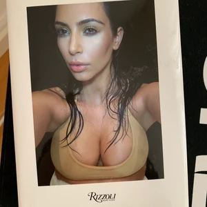 kimkardashian selfie bok - helt ny 