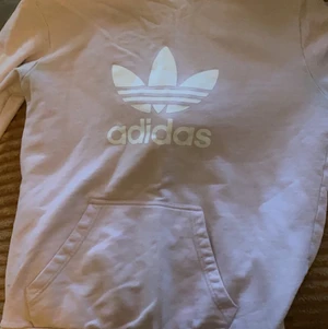 Adidas tjocktröja  - Köpt på volt för 999. Säljer den nu för den ej kommer till användning.