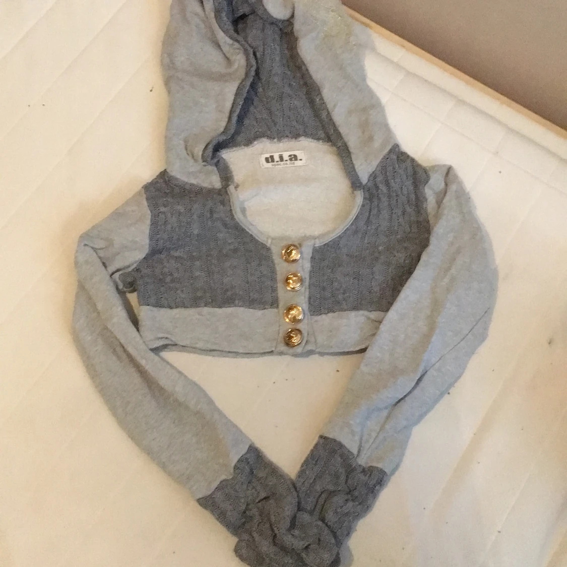 Kort kofta med stickade detaljer - 90