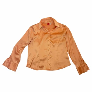 Orange skjorta M - Orange skjorta som passar som en M/S😍