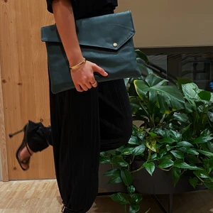 Datafodral  - Datorfodral för endast 349kr finns i olika färger ( UF-företag). Datafodralen är i läber och finns för borde 11 tum och 13 tum. 