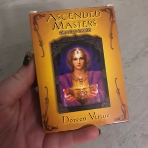 Tarotkort - Säljer tarotkort då de inte kommer till användning. Jättebra skick