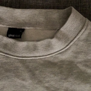 Croppad sweatshirt storlek M - Skriv för mer info💕