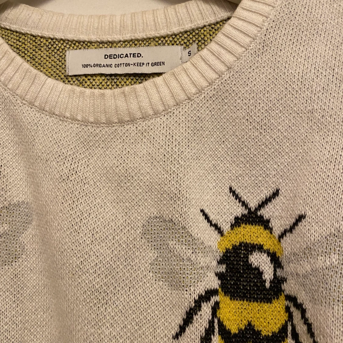 Bumblebee tröja från dedicated  - 91