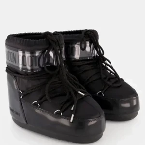 Söker moonboots - Söker nån av dessa moonbootsen i storlek 36/38. Hör av er om ni säljer☃️❤️