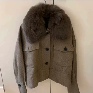 Meotine Charli jacka - Säljer min Meotine jacka i storlek xs/s. Passar all mellan 155 - 175 cm. 