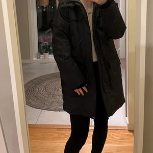Lång vinterjacka  - Stolek 36, från everest, bra kvalite!