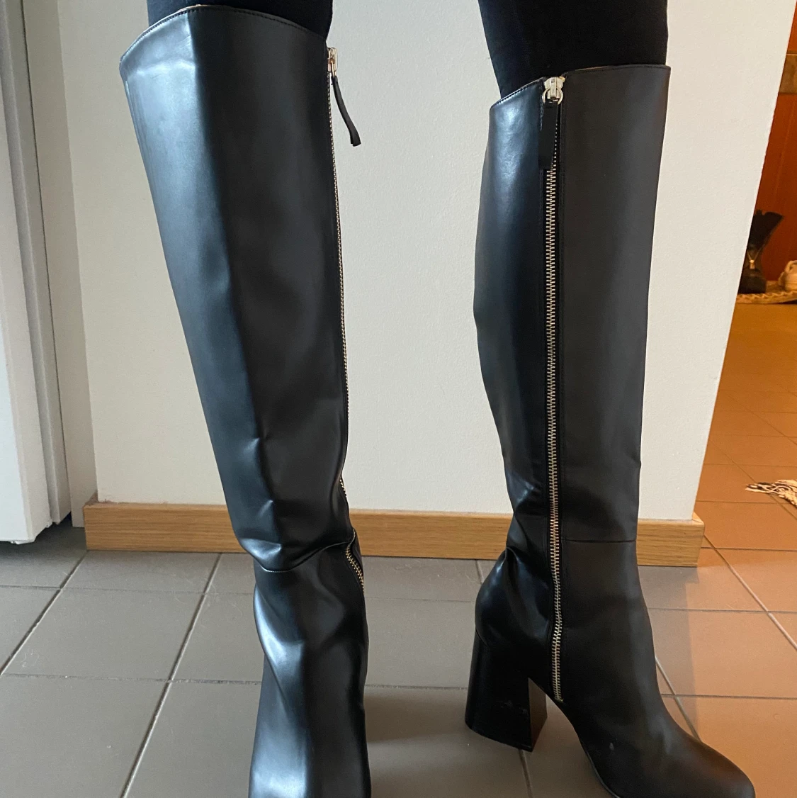 Knähöga stövlar - oanvända  - 90