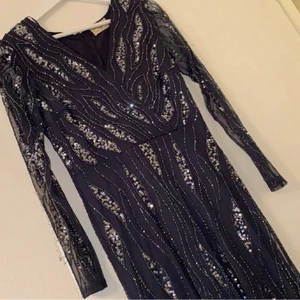 Festklänning från Zalando - Denna fina festklänning är i mycket bra skick. Den har endast använts i ett tillfälle. 